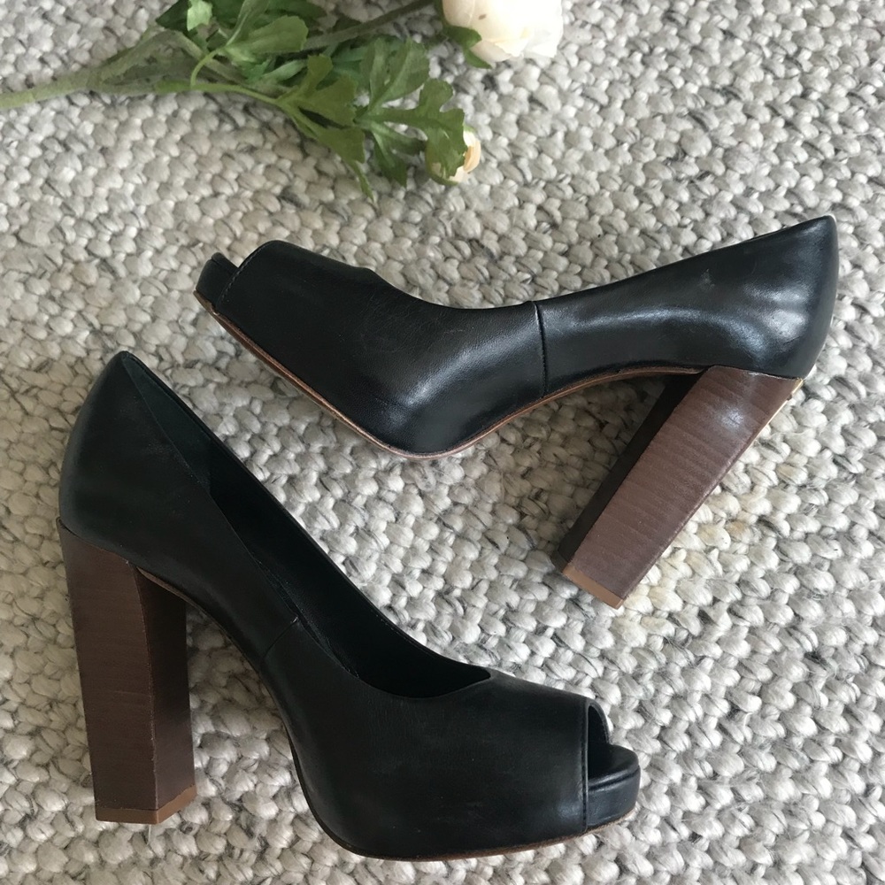 Tori Burch Lightly Worn Salon Shoe Size 6.5
